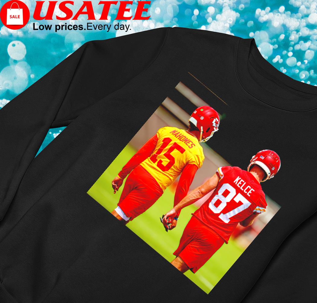 Patrick Mahomes and Travis Kelce holding hand funny picture shirt